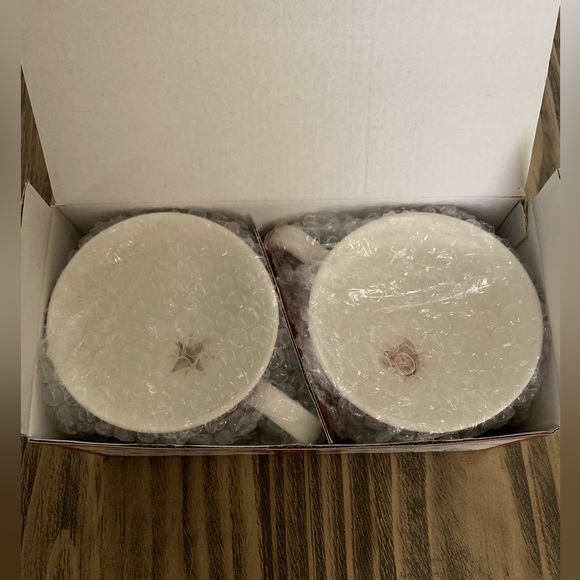 Brighton Set of 2 Large Tea Coffee Cups Festive VIP Gift LOVE New in Box - Picture 5 of 10